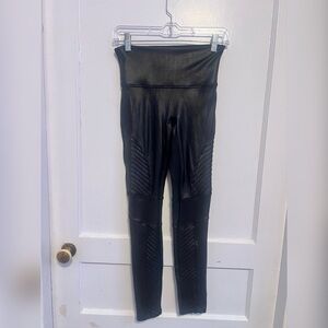 SPANX Black
Moto Faux Leather Leggings Size M
$110